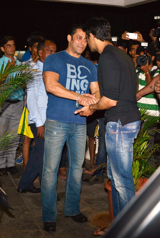 'एक विलेन' की सक्सेस पार्टी में पहुंचे 'दबंग' सलमान खान