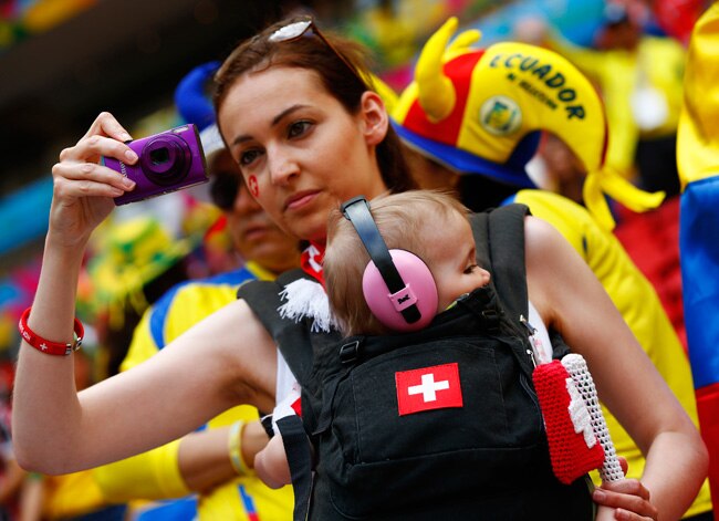 फीफा वर्ल्ड कप 2014: रंग-रंगीले फैन्स ने बढ़ाई रौनक