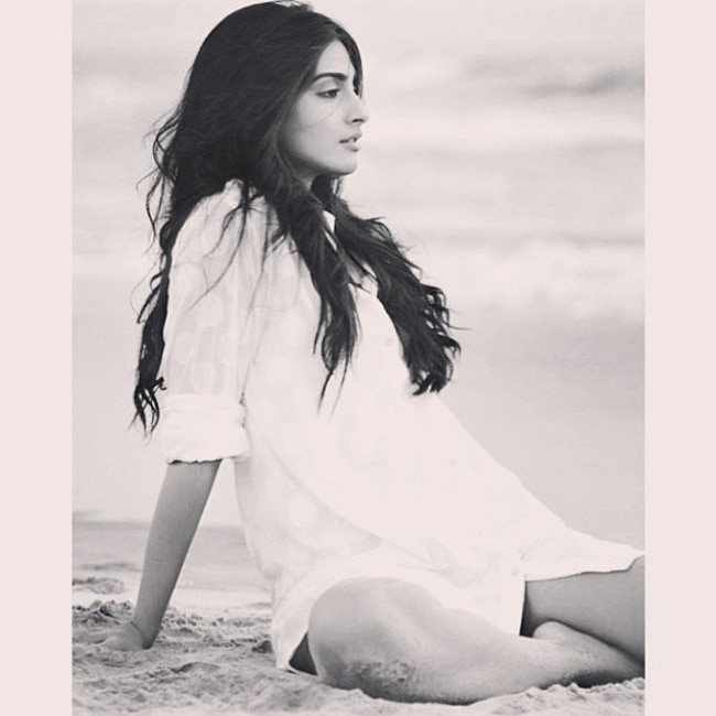 Happy Birthday साेनम कपूर, खूबसूरती और स्‍टाइल का कॉकटेल है सोनम