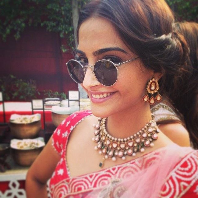 Happy Birthday साेनम कपूर, खूबसूरती और स्‍टाइल का कॉकटेल है सोनम