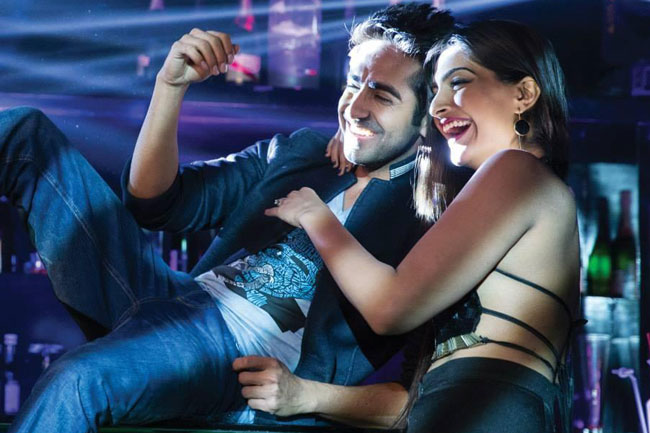 Happy Birthday साेनम कपूर, खूबसूरती और स्‍टाइल का कॉकटेल है सोनम