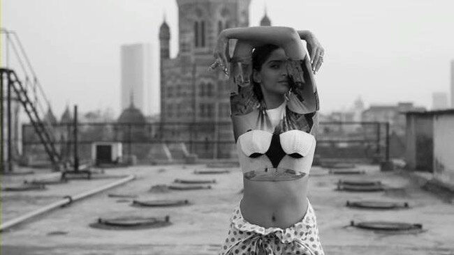 Happy Birthday साेनम कपूर, खूबसूरती और स्‍टाइल का कॉकटेल है सोनम