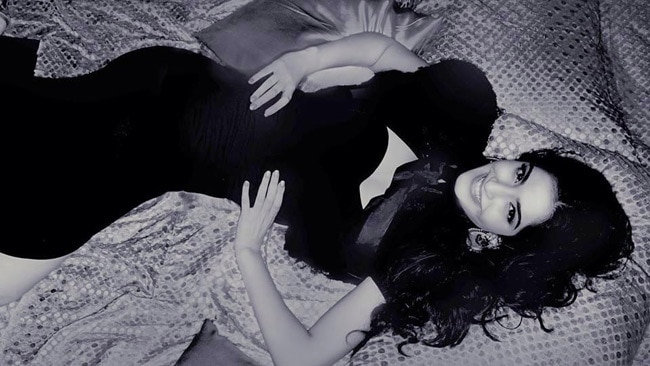 Happy Birthday साेनम कपूर, खूबसूरती और स्‍टाइल का कॉकटेल है सोनम