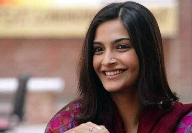 Happy Birthday साेनम कपूर, खूबसूरती और स्‍टाइल का कॉकटेल है सोनम