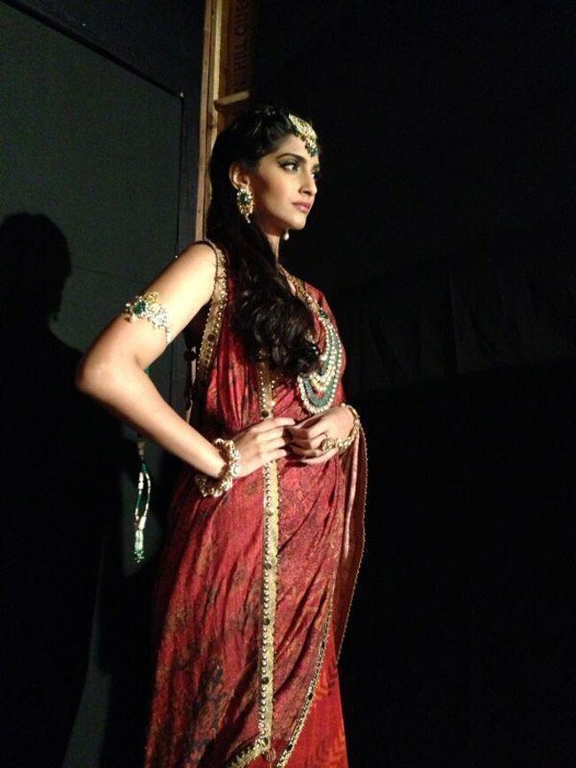 Happy Birthday साेनम कपूर, खूबसूरती और स्‍टाइल का कॉकटेल है सोनम