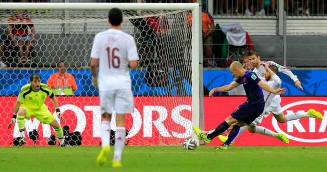 FIFA WC 2014: नीदरलैंड ने ऐसे दी पिछले बार के चैंपियन स्पेन को मात