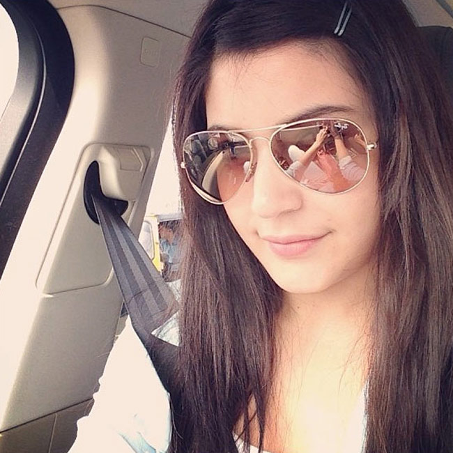 बॉलीवुड की हसीनाओं के फेवरेट Selfie pose