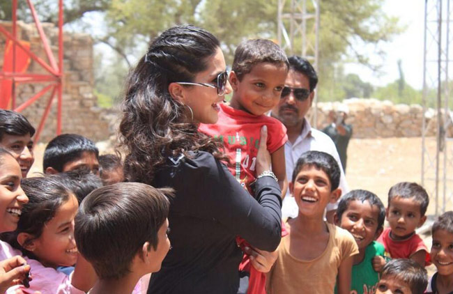 नए साल में अपनी इन अदाओं से सनी लियोन उड़ाएंगी सबके होश