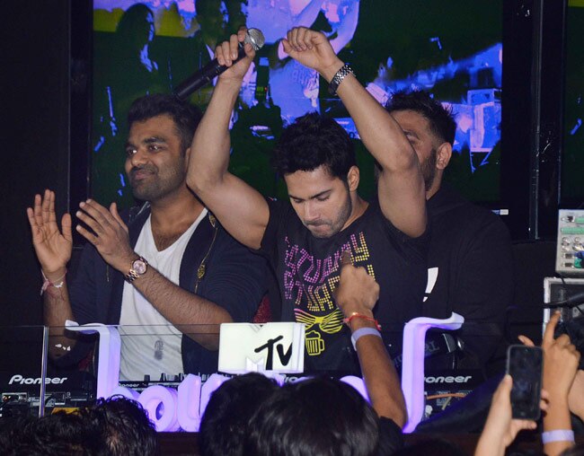 ...जब वरुण धवन बन गए डिस्को जॉकी