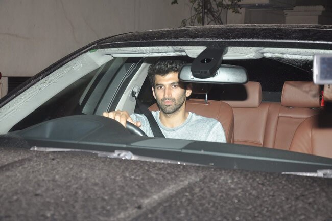 'किक' की स्‍क्रीनिंग में पहुंचे सिद्धार्थ, आलिया और करण जौहर