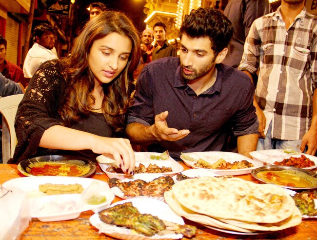 आलिया भट्ट के बाद परिणीति चोपड़ा पर चढ़ा selfie का बुखार...