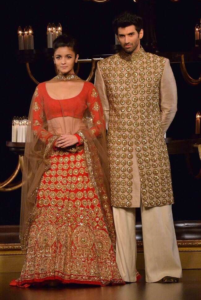 'इंडिया कोट्योर वीक' में रैंप पर आलिया-आदित्य