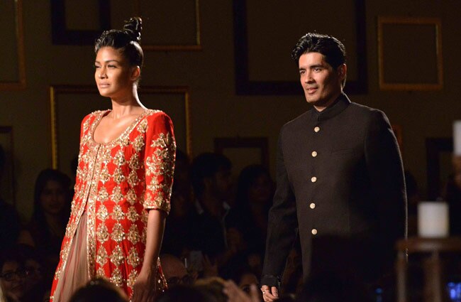 'इंडिया कोट्योर वीक' में रैंप पर आलिया-आदित्य