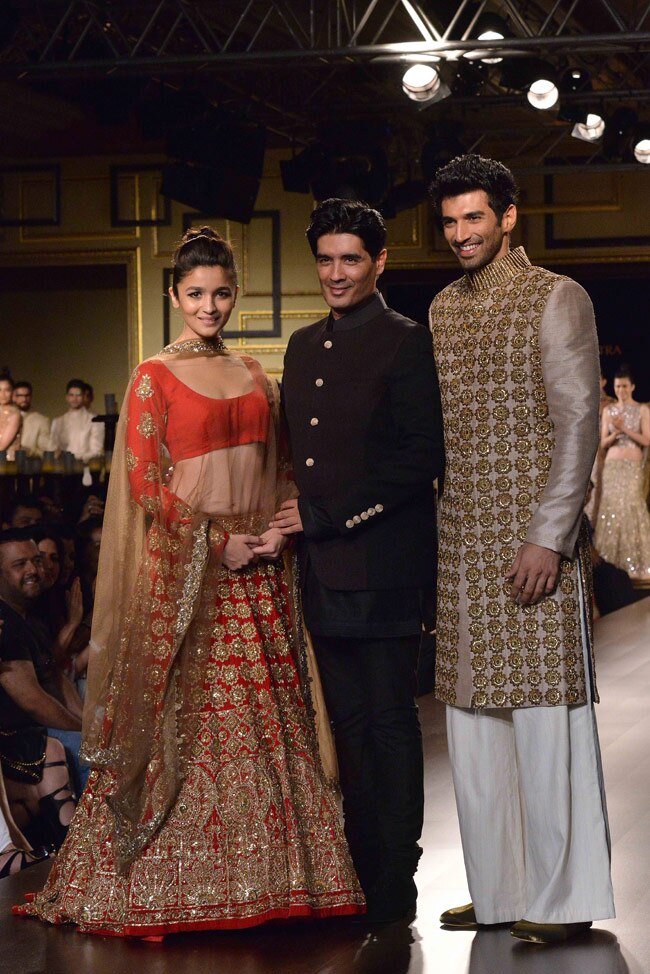 'इंडिया कोट्योर वीक' में रैंप पर आलिया-आदित्य