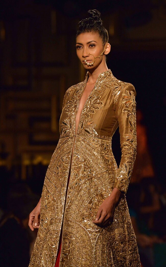 'इंडिया कोट्योर वीक' में रैंप पर आलिया-आदित्य