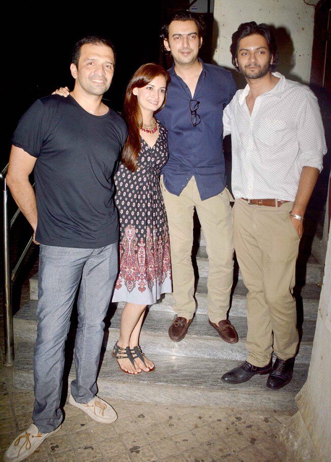 विद्या बालन ने दोस्‍तों के लिए रखी बॉबी जासूस की विशेष स्‍क्रीनिंग