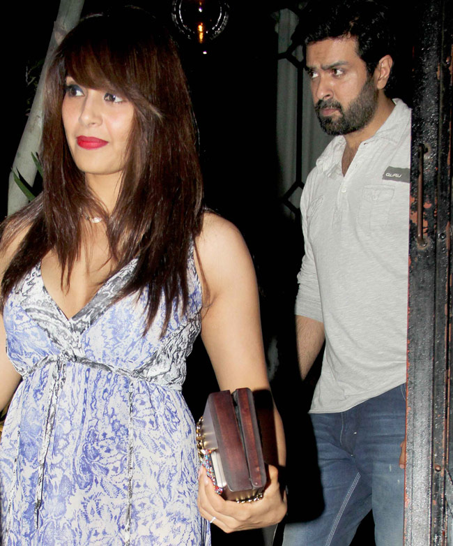 ...जब डिनर डेट पर निकले बॉलीवुड के लव बर्ड्स