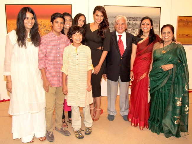 अब सोनाक्षी ने दिखाया अपना पेंटिंग टैलेंट