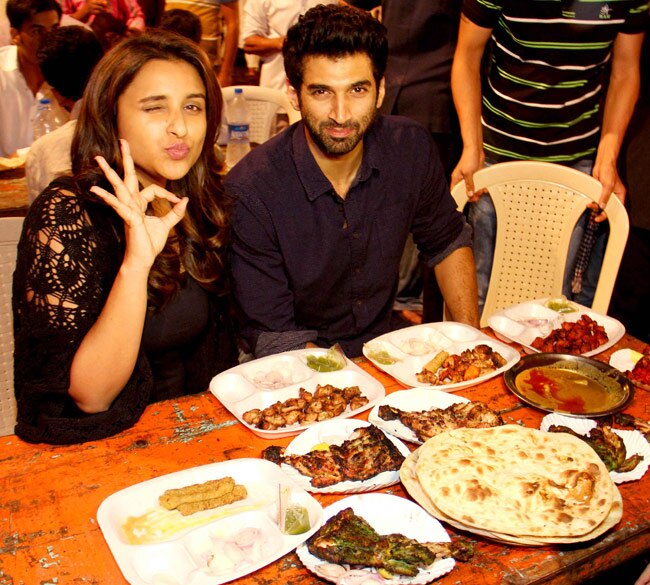 आलिया भट्ट के बाद परिणीति चोपड़ा पर चढ़ा selfie का बुखार...