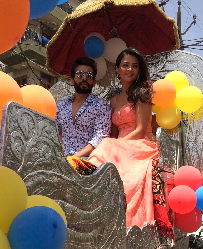 फिल्‍म के प्रमोशन में जुटे बॉलीवुड के सितारे...