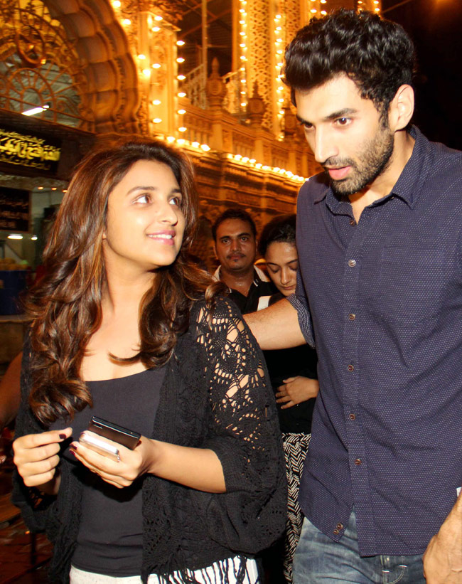 आलिया भट्ट के बाद परिणीति चोपड़ा पर चढ़ा selfie का बुखार...