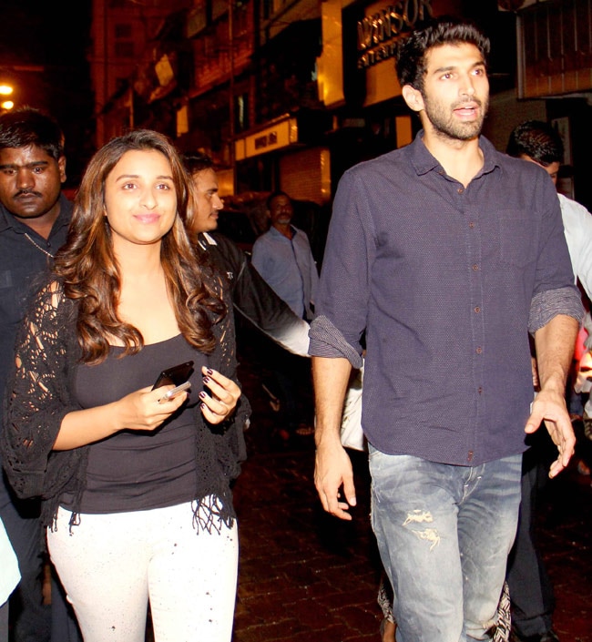 आलिया भट्ट के बाद परिणीति चोपड़ा पर चढ़ा selfie का बुखार...