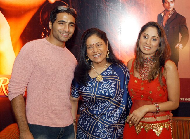 इन सितारों ने लांघी बड़े और छोटे पर्दे की सरहद