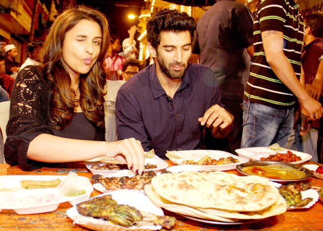 आलिया भट्ट के बाद परिणीति चोपड़ा पर चढ़ा selfie का बुखार...