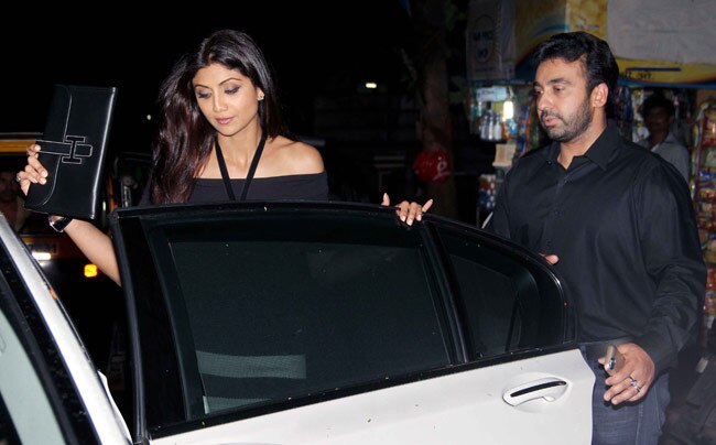 ...जब डिनर डेट पर निकले बॉलीवुड के लव बर्ड्स