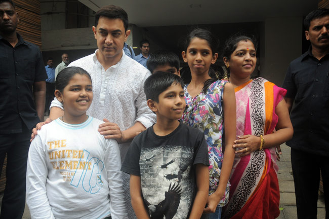 बेटे आजाद के साथ आमिर ने मनाया ईद का जश्‍न