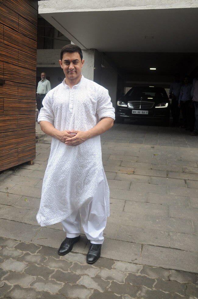 बेटे आजाद के साथ आमिर ने मनाया ईद का जश्‍न