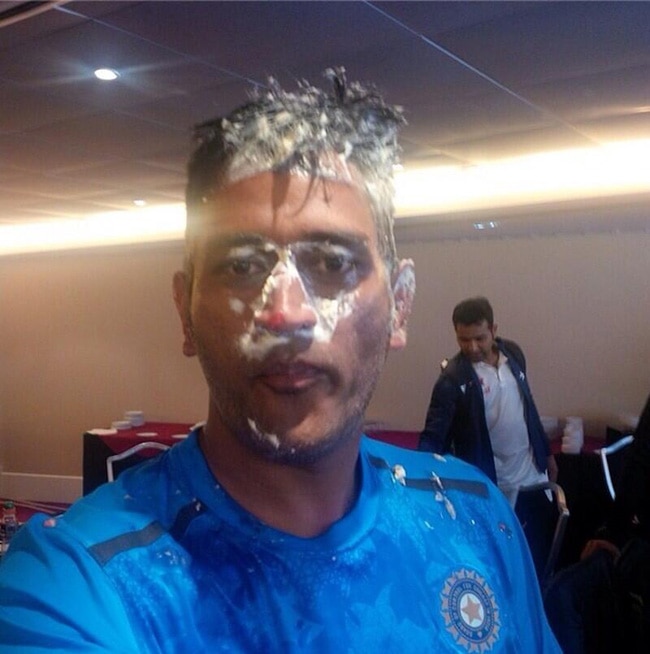 महेंद्र सिंह धोनी ने कुछ इस अंदाज में मनाया अपना बर्थडे