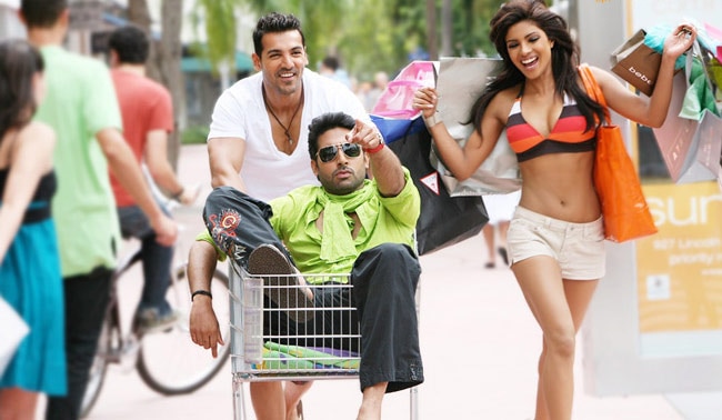 ये हैं वो बॉलीवुड फिल्‍में जो आपके चेहरे पर लाती है मुस्‍कुराहट...