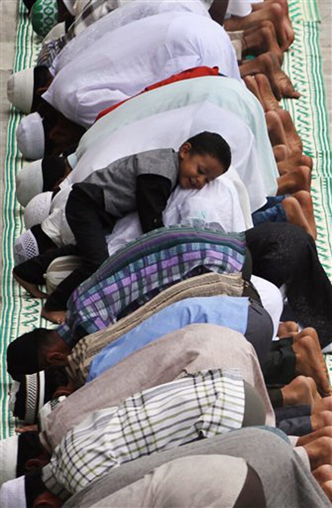 अमन-चैन की दुआ के साथ ईद का जश्‍न और खुशियों के रंग