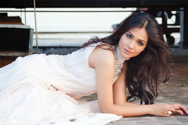 मिलिए पाकिस्तान की सबसे महंगी एक्ट्रेस हुमैमा मलिक से...