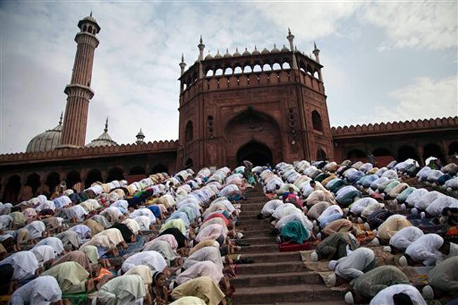 अमन-चैन की दुआ के साथ ईद का जश्‍न और खुशियों के रंग