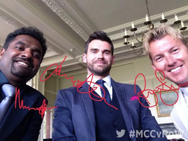 संन्यास के बाद जब तेंदुलकर ने थामा बल्ला और गेंद...