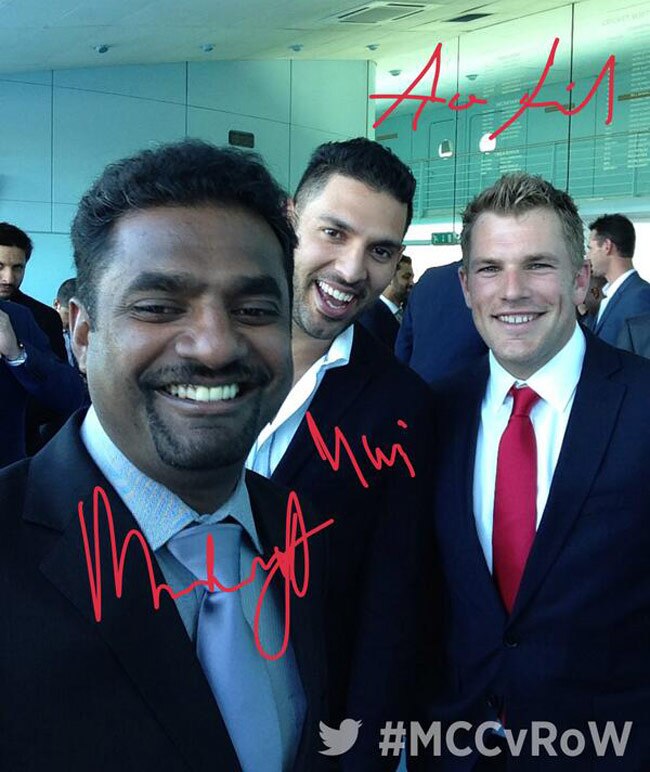 संन्यास के बाद जब तेंदुलकर ने थामा बल्ला और गेंद...