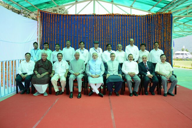 तस्‍वीरों में देखिए, पीएम मोदी की पहली कश्मीर यात्रा