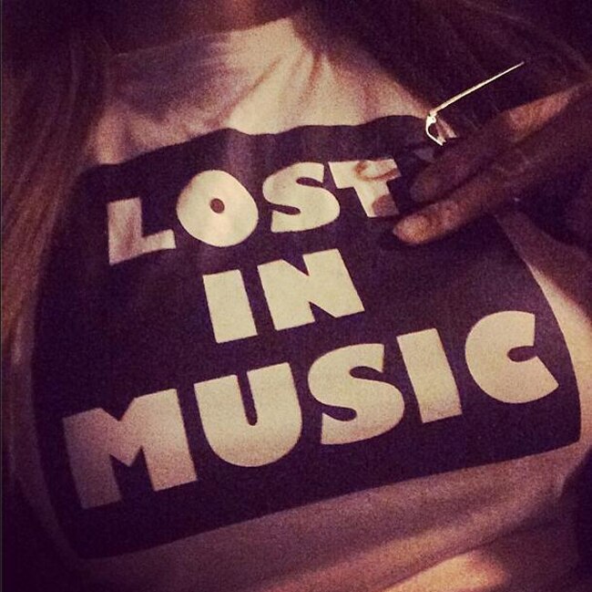 मिलिए अडानी का विरोध करने वाली 'बिकिनी बेब' रॉबिन लॉली से...