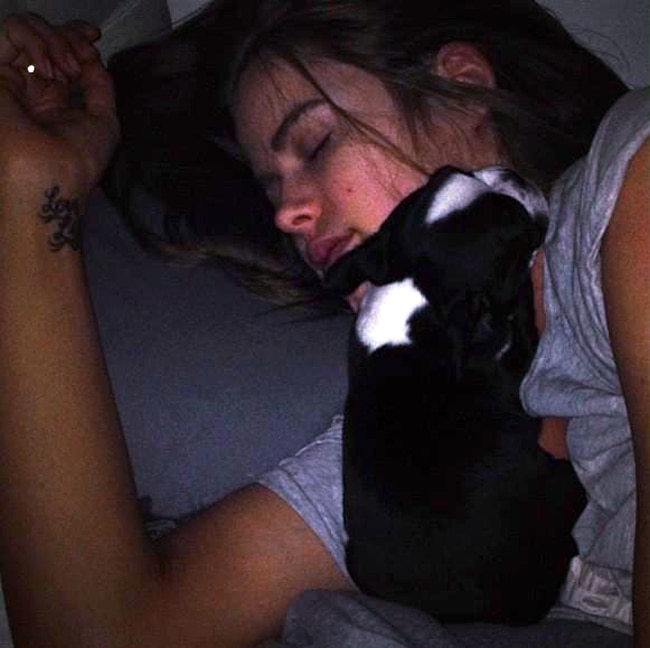 मिलिए अडानी का विरोध करने वाली 'बिकिनी बेब' रॉबिन लॉली से...