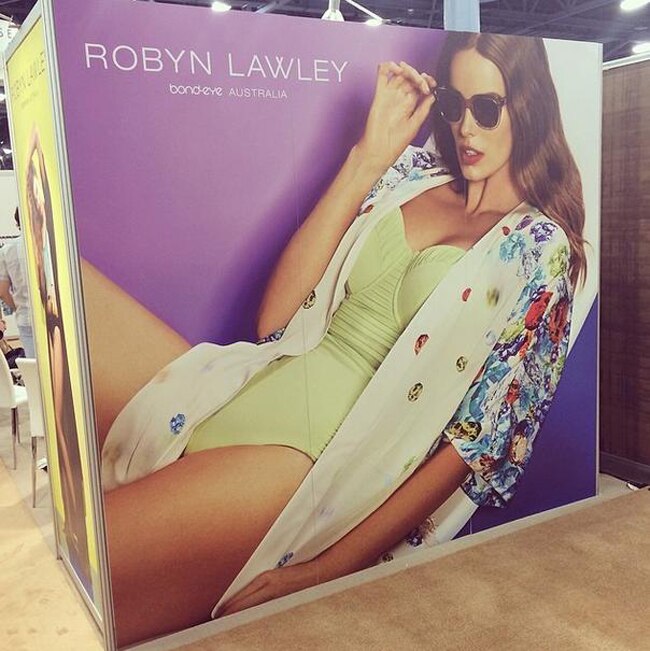 मिलिए अडानी का विरोध करने वाली 'बिकिनी बेब' रॉबिन लॉली से...