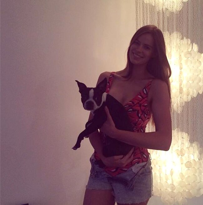 मिलिए अडानी का विरोध करने वाली 'बिकिनी बेब' रॉबिन लॉली से...