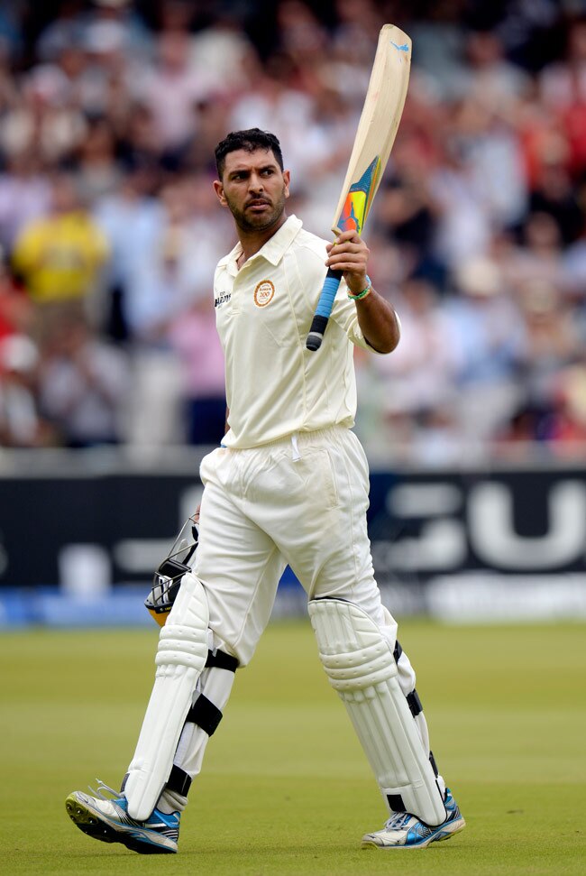 संन्यास के बाद जब तेंदुलकर ने थामा बल्ला और गेंद...