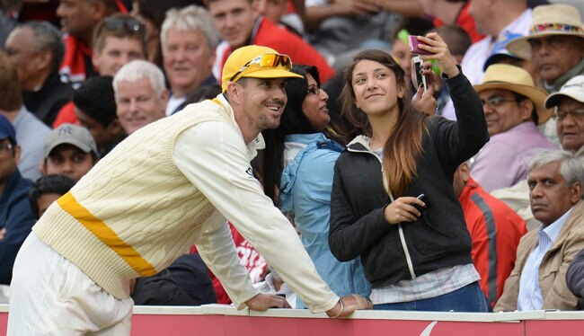 संन्यास के बाद जब तेंदुलकर ने थामा बल्ला और गेंद...