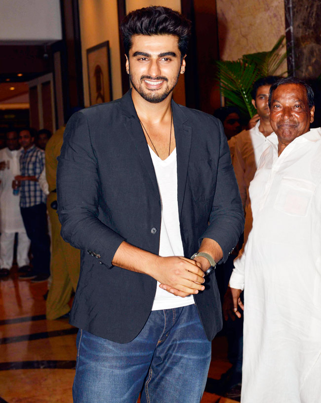 एक बार फिर गिले-शिकवे भुलाकर गले मिले सलमान-शाहरुख