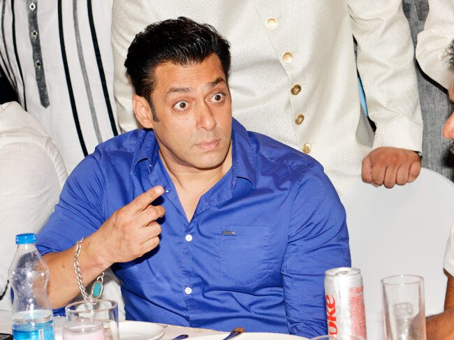 एक बार फिर गिले-शिकवे भुलाकर गले मिले सलमान-शाहरुख