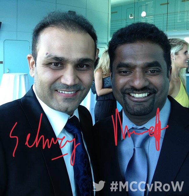 संन्यास के बाद जब तेंदुलकर ने थामा बल्ला और गेंद...