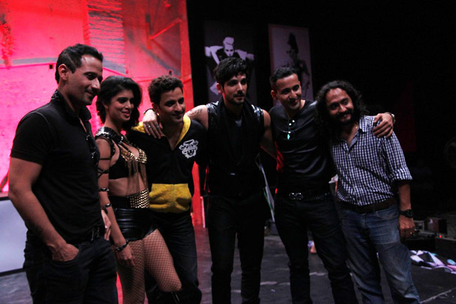 'शराफत गई तेल लेने' फिल्म में 'सेल्फी' पर बना गाना