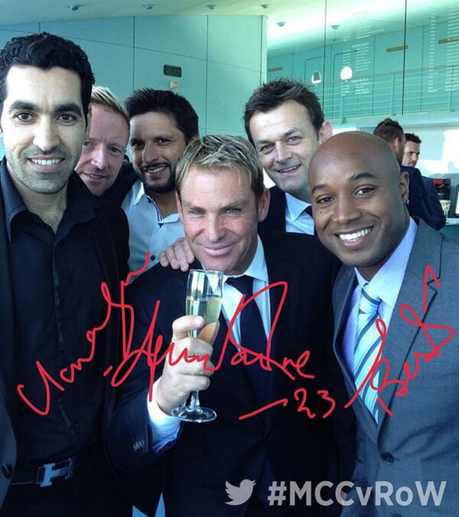 संन्यास के बाद जब तेंदुलकर ने थामा बल्ला और गेंद...